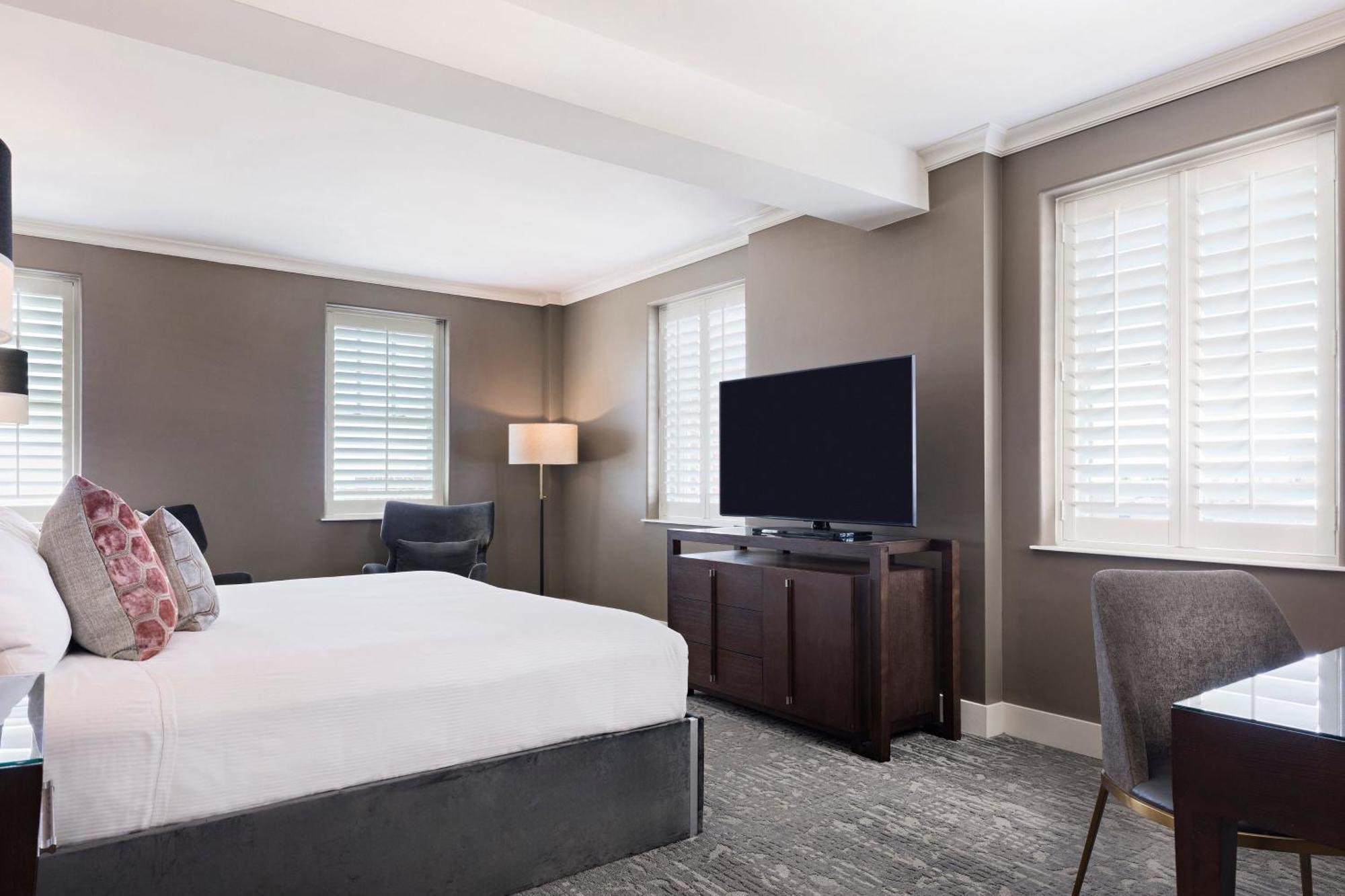 Ambassador City, Autograph Collection Hotel