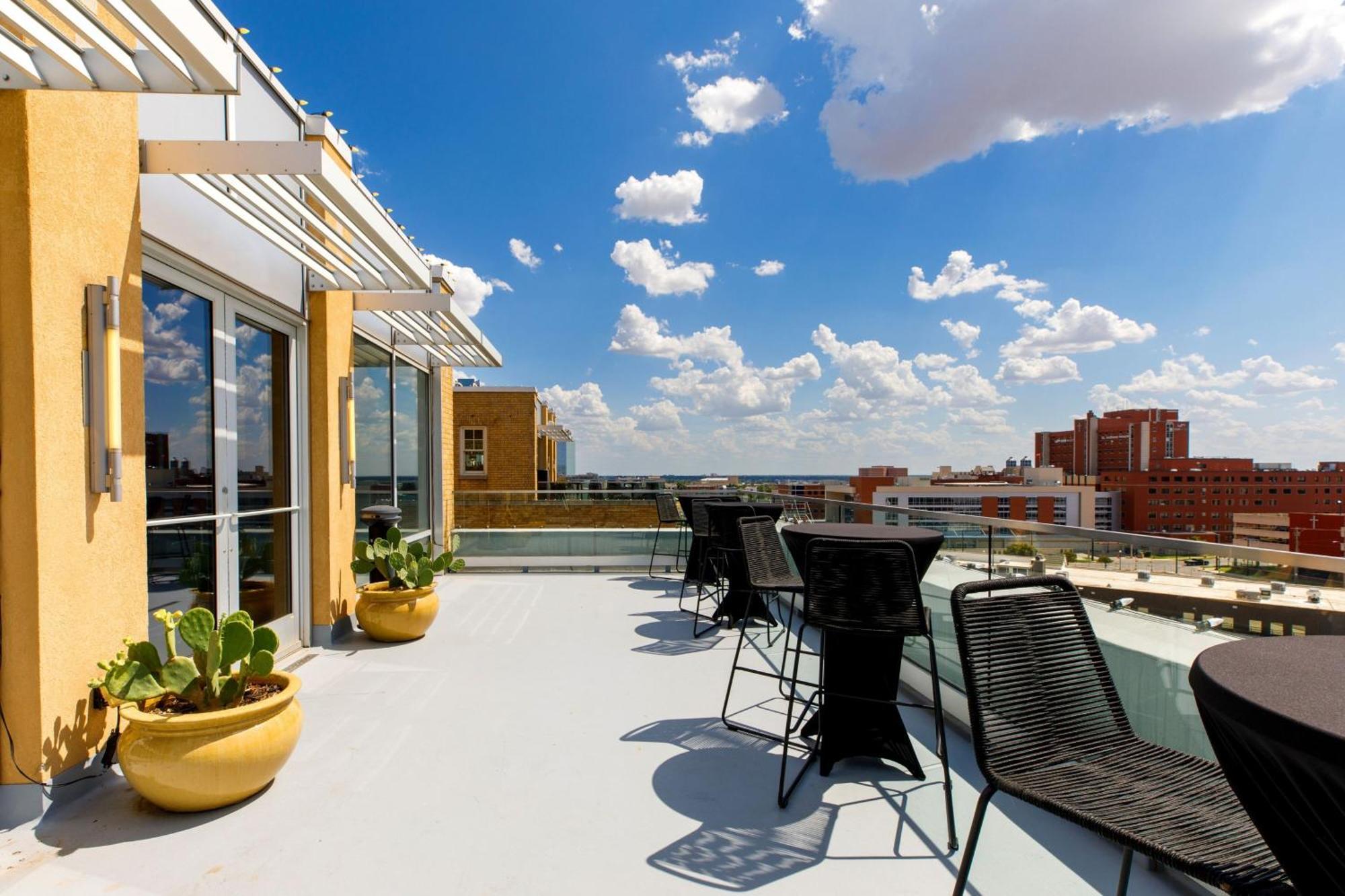 Hotel Ambassador City, Autograph Collection 4*