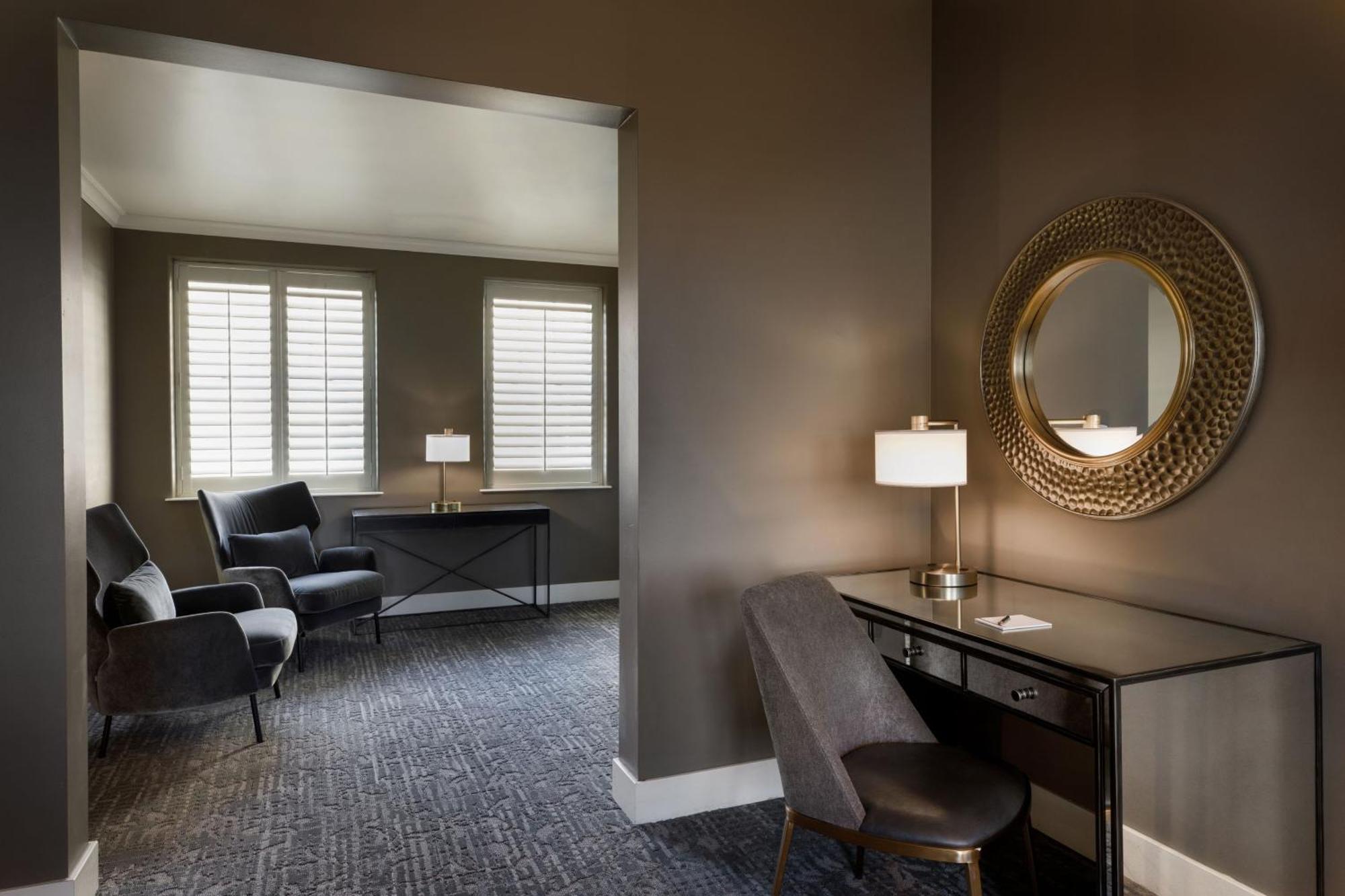 Hotel Ambassador City, Autograph Collection 4*