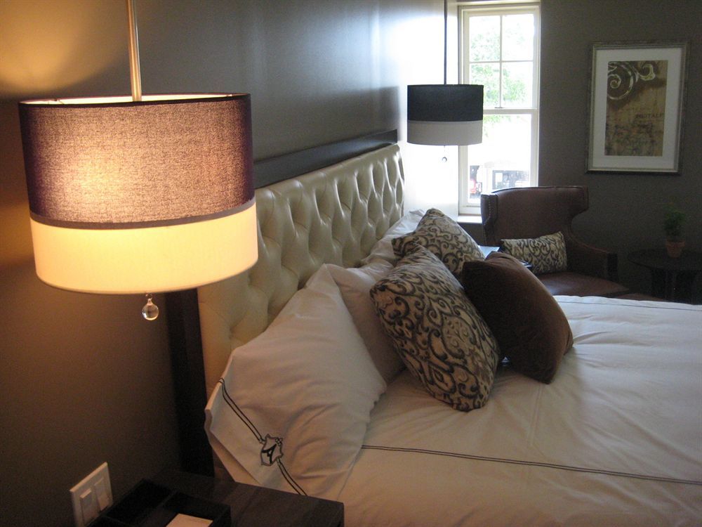 Hotel Ambassador City, Autograph Collection 4*