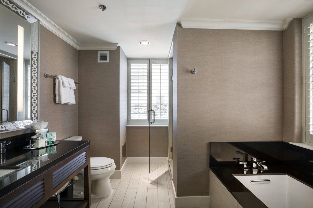 Hotel Ambassador City, Autograph Collection 4*